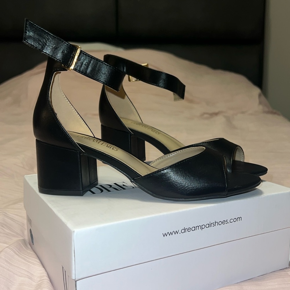 Black Dream Pairs Chunky Ankle Sandals - Size 7